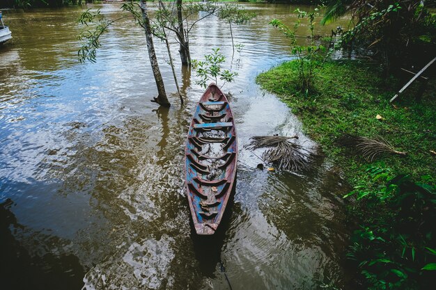Jak przygotować się do pierwszej przygody z raftingiem na rzece?