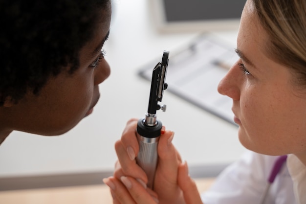 Jak przygotować się do pierwszej wizyty u protetyka słuchu?